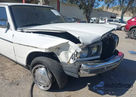 1983 Mercedes-Benz 240 D z USA, uszkodzony, nr VIN WDBAB23AXDB401174